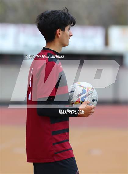 Thumbnail 3 in Oaks Christian vs. Calabasas photogallery.