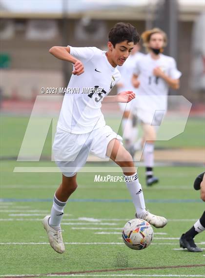 Thumbnail 3 in Oaks Christian vs. Calabasas photogallery.