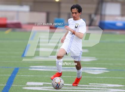 Thumbnail 3 in Oaks Christian vs. Calabasas photogallery.
