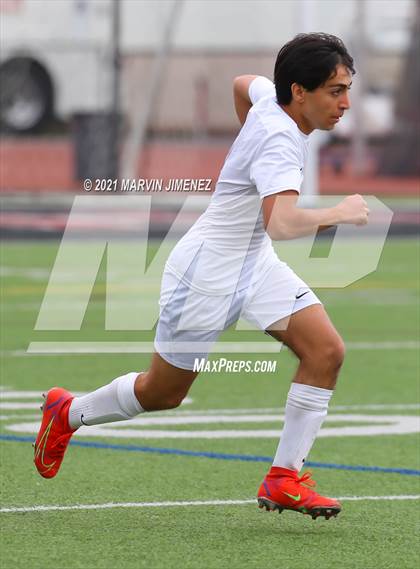 Thumbnail 3 in Oaks Christian vs. Calabasas photogallery.