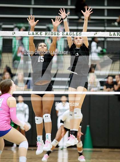 Thumbnail 2 in Weatherford vs Lake Ridge photogallery.