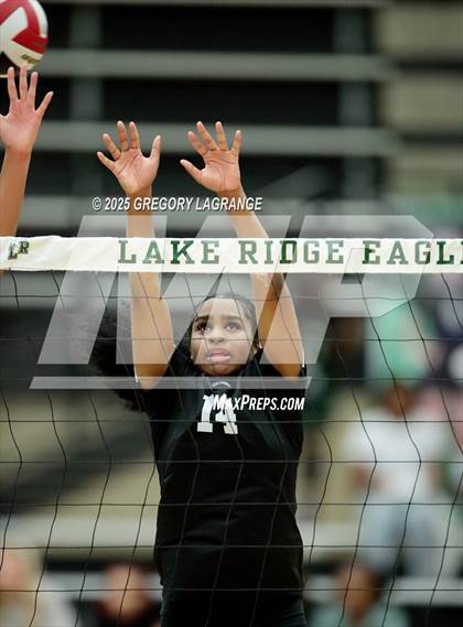 Thumbnail 1 in Weatherford vs Lake Ridge photogallery.