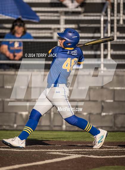 Thumbnail 2 in Bishop Amat @ Servite photogallery.