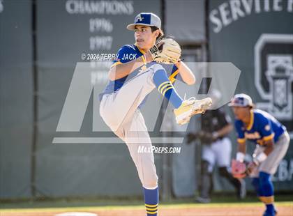 Thumbnail 2 in Bishop Amat @ Servite photogallery.