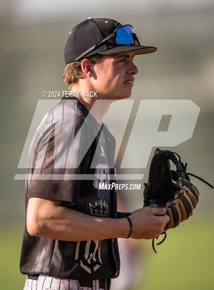 Thumbnail 2 in Bishop Amat @ Servite photogallery.
