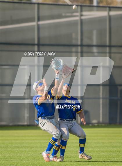 Thumbnail 2 in Bishop Amat @ Servite photogallery.