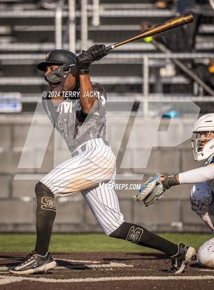 Thumbnail 2 in Bishop Amat @ Servite photogallery.