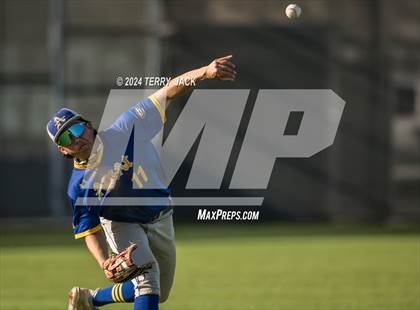 Thumbnail 3 in Bishop Amat @ Servite photogallery.