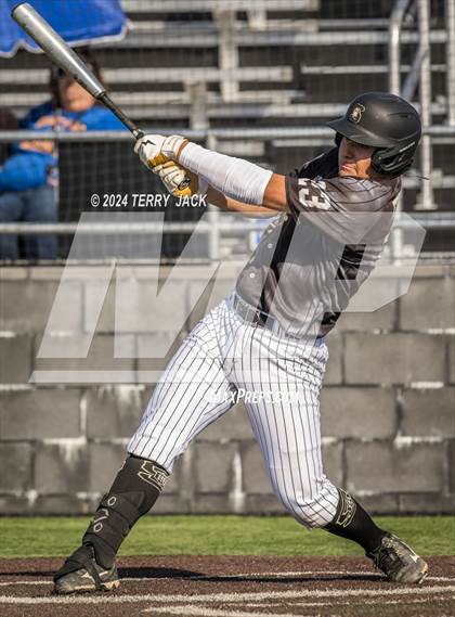 Thumbnail 2 in Bishop Amat @ Servite photogallery.