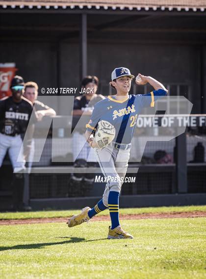 Thumbnail 2 in Bishop Amat @ Servite photogallery.