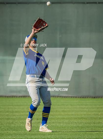 Thumbnail 1 in Bishop Amat @ Servite photogallery.