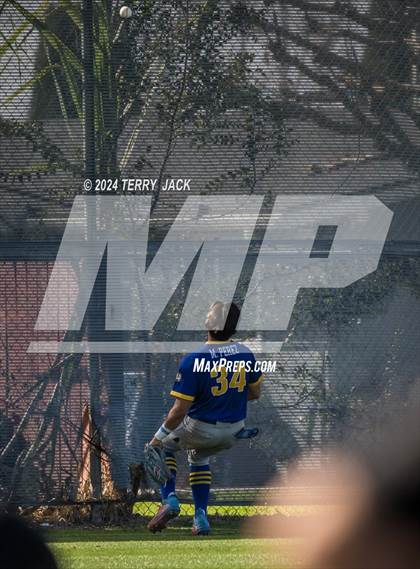 Thumbnail 3 in Bishop Amat @ Servite photogallery.