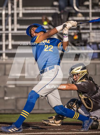 Thumbnail 2 in Bishop Amat @ Servite photogallery.
