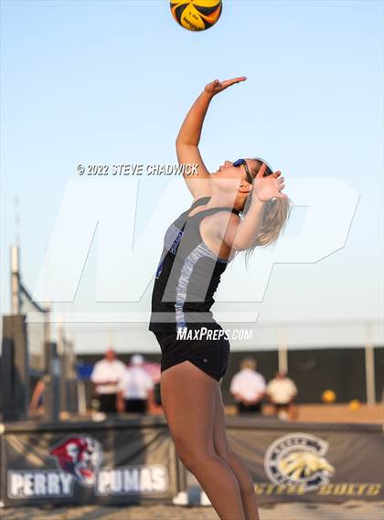 Thumbnail 2 in O'Connor vs Xavier @ Casteel  (AIA Division I Pairs Final) photogallery.