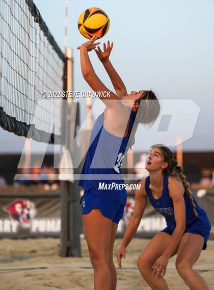 Thumbnail 2 in O'Connor vs Xavier @ Casteel  (AIA Division I Pairs Final) photogallery.