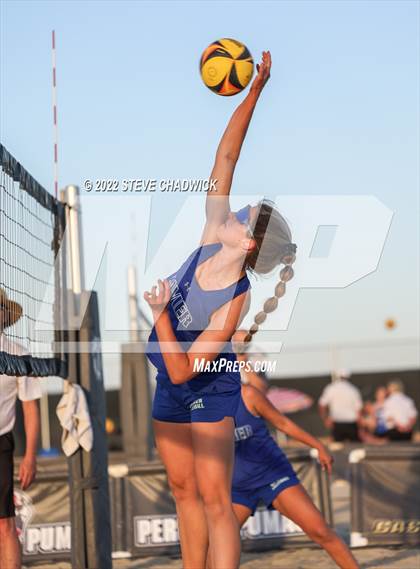 Thumbnail 2 in O'Connor vs Xavier @ Casteel  (AIA Division I Pairs Final) photogallery.