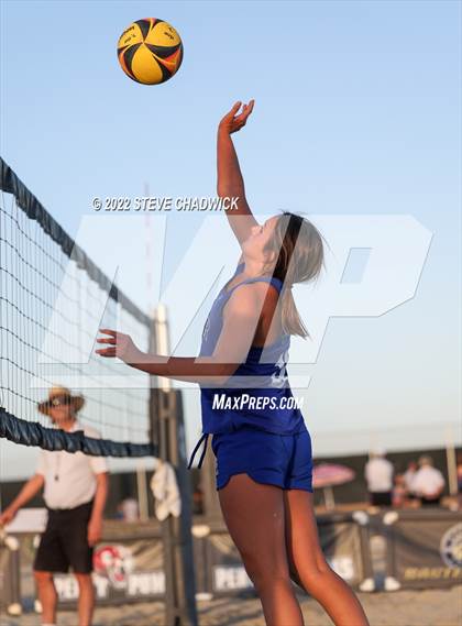 Thumbnail 1 in O'Connor vs Xavier @ Casteel  (AIA Division I Pairs Final) photogallery.