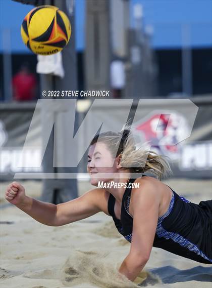 Thumbnail 2 in O'Connor vs Xavier @ Casteel  (AIA Division I Pairs Final) photogallery.