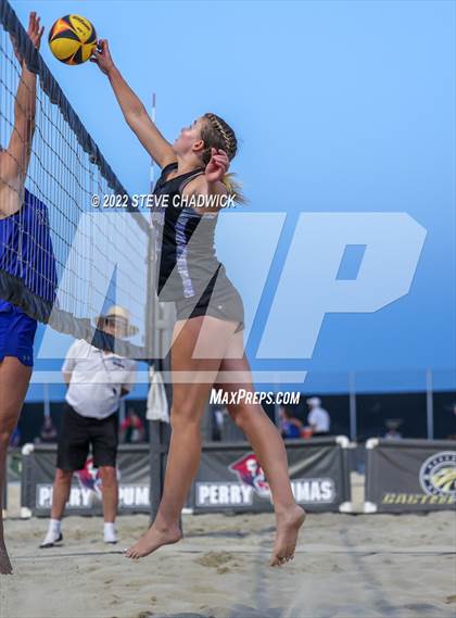 Thumbnail 3 in O'Connor vs Xavier @ Casteel  (AIA Division I Pairs Final) photogallery.
