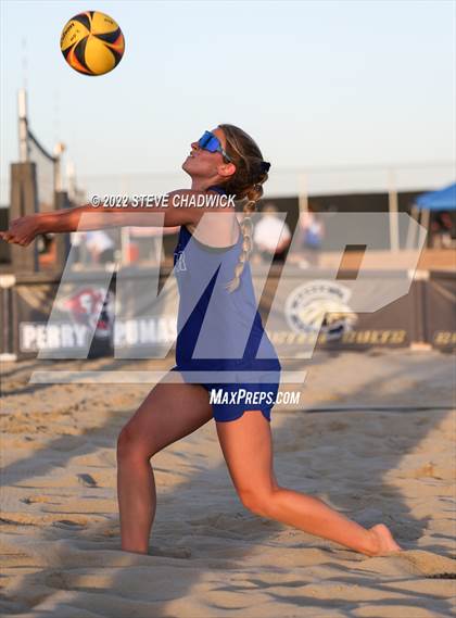 Thumbnail 2 in O'Connor vs Xavier @ Casteel  (AIA Division I Pairs Final) photogallery.