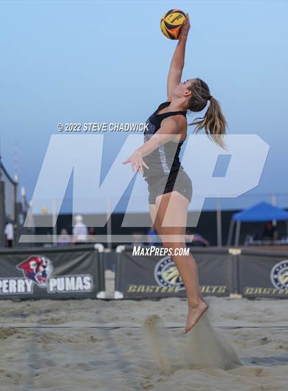Thumbnail 2 in O'Connor vs Xavier @ Casteel  (AIA Division I Pairs Final) photogallery.