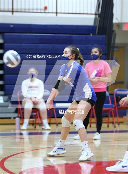 Thumbnail 1 in L'Anse Creuse vs. Cousino (MHSAA District Semifinal) photogallery.
