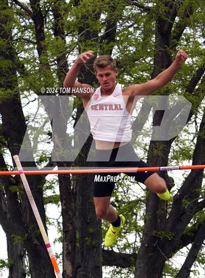 Thumbnail 3 in CHSAA 4A Finals (Pole Vault) photogallery.