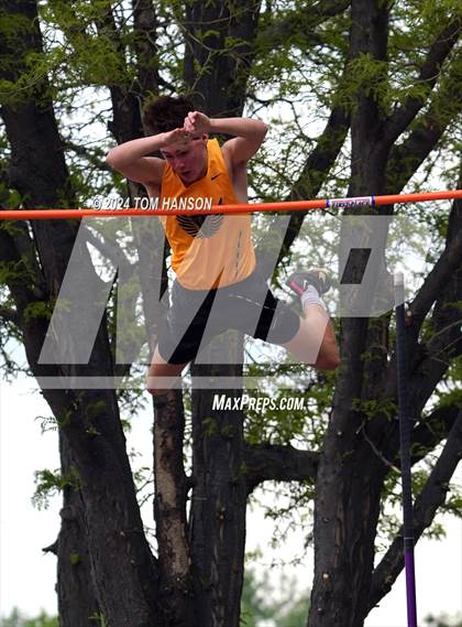 Thumbnail 3 in CHSAA 4A Finals (Pole Vault) photogallery.