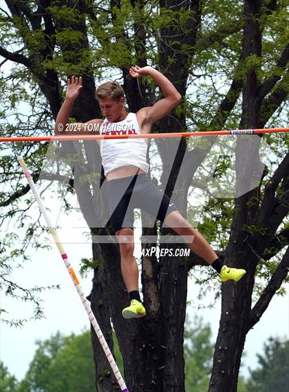 Thumbnail 2 in CHSAA 4A Finals (Pole Vault) photogallery.