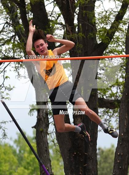 Thumbnail 2 in CHSAA 4A Finals (Pole Vault) photogallery.