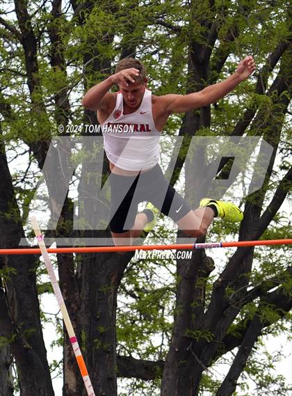 Thumbnail 2 in CHSAA 4A Finals (Pole Vault) photogallery.