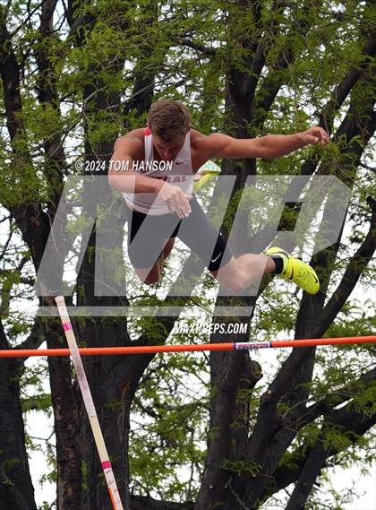 Thumbnail 1 in CHSAA 4A Finals (Pole Vault) photogallery.