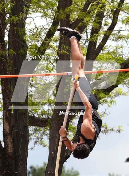 Thumbnail 1 in CHSAA 4A Finals (Pole Vault) photogallery.