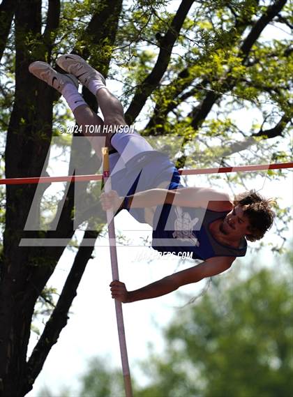 Thumbnail 3 in CHSAA 4A Finals (Pole Vault) photogallery.