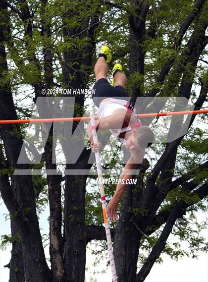 Thumbnail 1 in CHSAA 4A Finals (Pole Vault) photogallery.