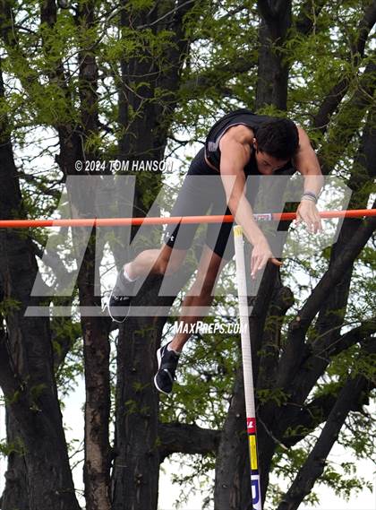 Thumbnail 2 in CHSAA 4A Finals (Pole Vault) photogallery.