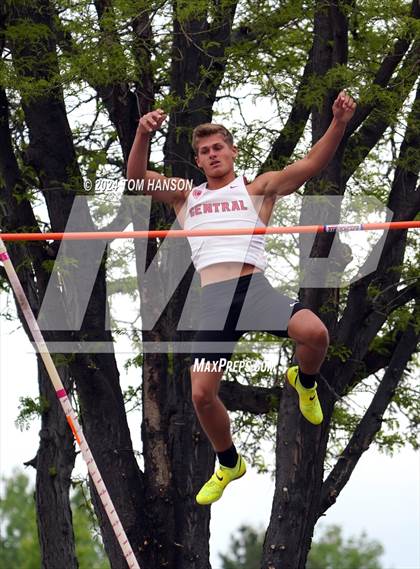 Thumbnail 1 in CHSAA 4A Finals (Pole Vault) photogallery.