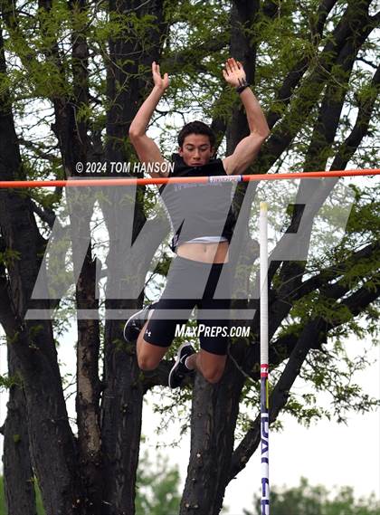 Thumbnail 1 in CHSAA 4A Finals (Pole Vault) photogallery.