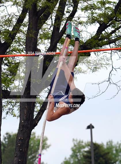 Thumbnail 2 in CHSAA 4A Finals (Pole Vault) photogallery.