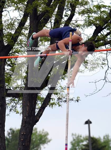 Thumbnail 1 in CHSAA 4A Finals (Pole Vault) photogallery.