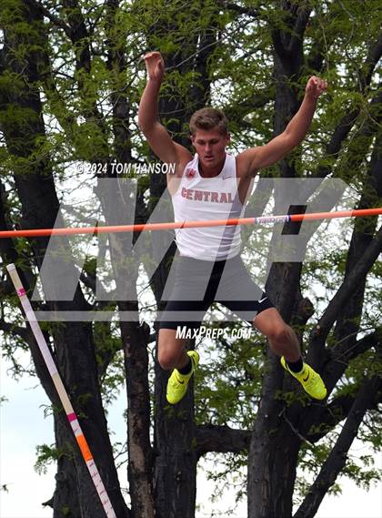 Thumbnail 2 in CHSAA 4A Finals (Pole Vault) photogallery.
