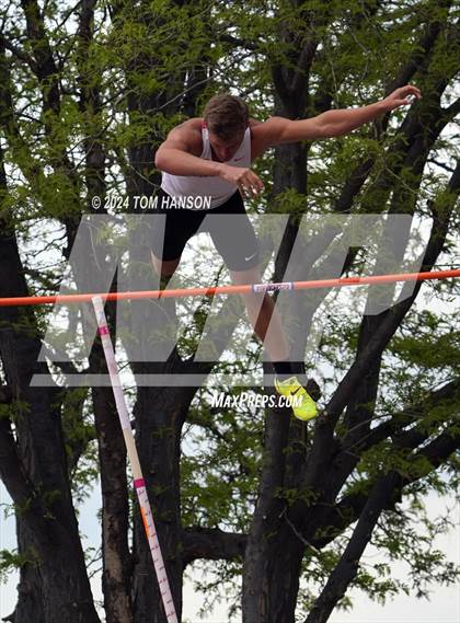 Thumbnail 1 in CHSAA 4A Finals (Pole Vault) photogallery.