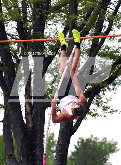 Thumbnail 2 in CHSAA 4A Finals (Pole Vault) photogallery.