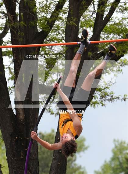 Thumbnail 3 in CHSAA 4A Finals (Pole Vault) photogallery.