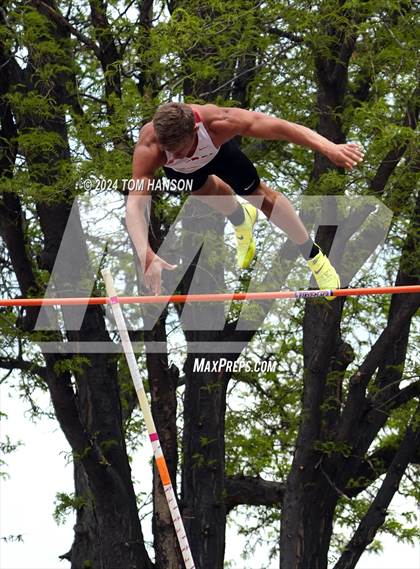 Thumbnail 1 in CHSAA 4A Finals (Pole Vault) photogallery.