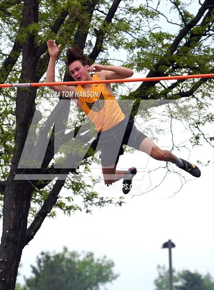 Thumbnail 1 in CHSAA 4A Finals (Pole Vault) photogallery.