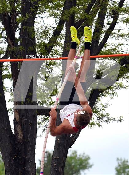 Thumbnail 1 in CHSAA 4A Finals (Pole Vault) photogallery.