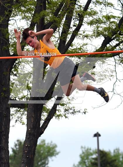 Thumbnail 3 in CHSAA 4A Finals (Pole Vault) photogallery.