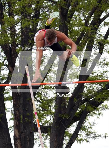 Thumbnail 3 in CHSAA 4A Finals (Pole Vault) photogallery.