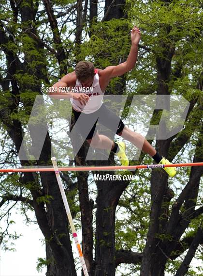Thumbnail 2 in CHSAA 4A Finals (Pole Vault) photogallery.